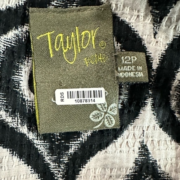 Taylor Petites Black and Cream print with pockets, EUC - Picture 6 of 7